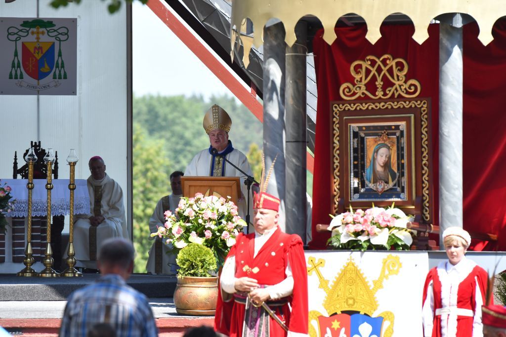 Bp Nykiel: Maryja uczy sztuki słuchania Boga i słuchania człowieka
