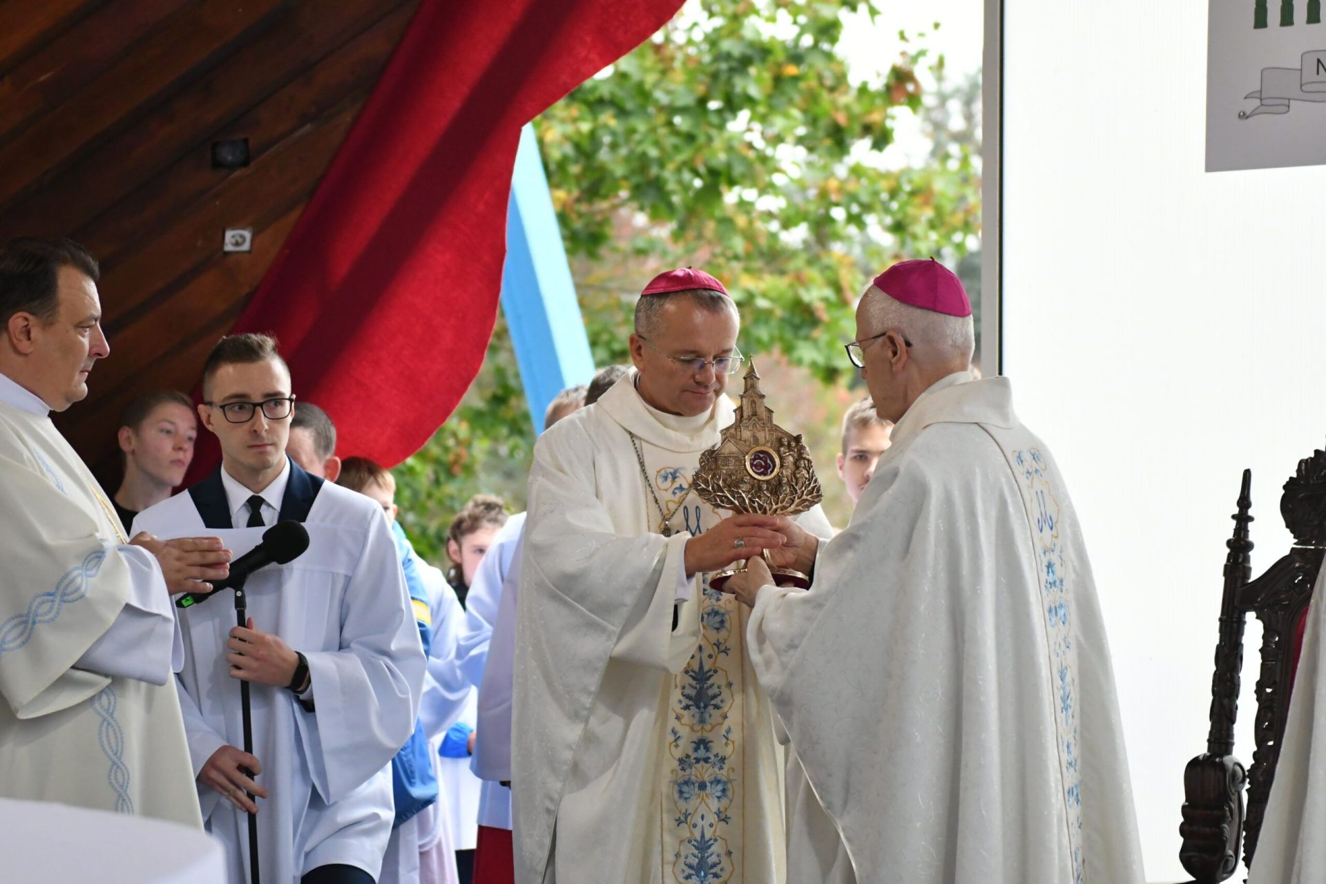 Pielgrzymka różańcowa i wprowadzenie relikwii błogosławionej rodziny Ulmów