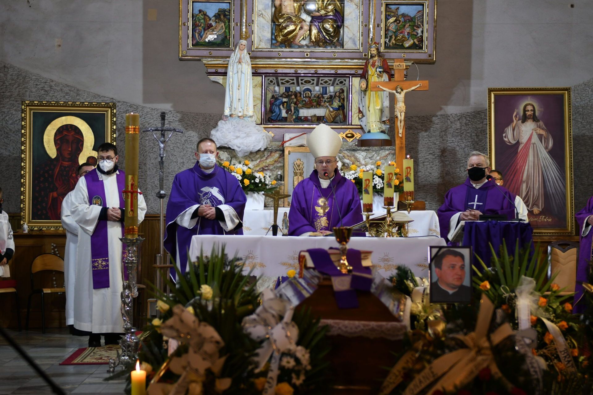 Ostatnie pożegnanie śp. ks. Marka Czerniawskiego w Niwicy