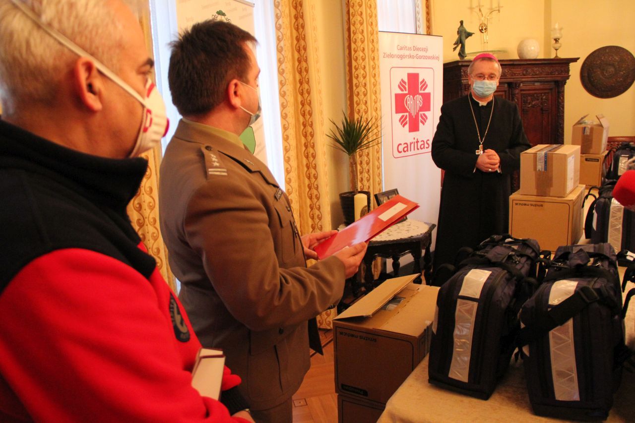 Diecezja przekazała mobilne respiratory dla szpitali