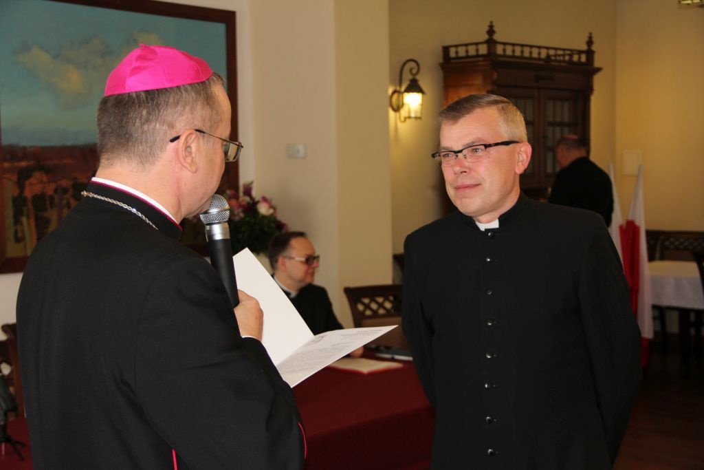 Bp Tadeusz Lityński wręczył dekrety
