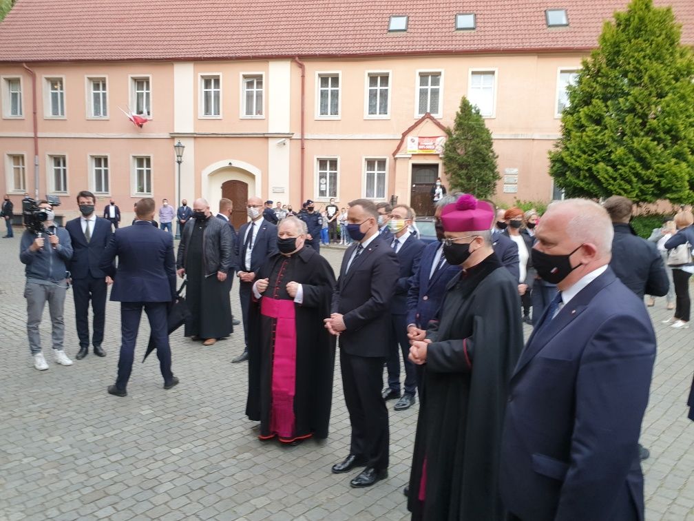 Prezydent RP modlił się i złożył kwiaty przy pomniku ks. Michalskiego