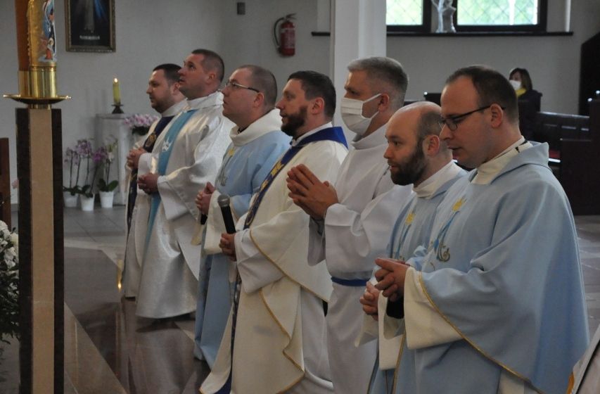 Zawierzenie młodzieży Matce Bożej Fatimskiej