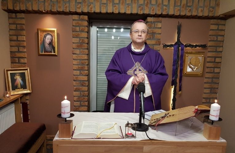 Msza św. za chorych i cierpiących w kaplicy zielonogórskiej siedziby Caritas