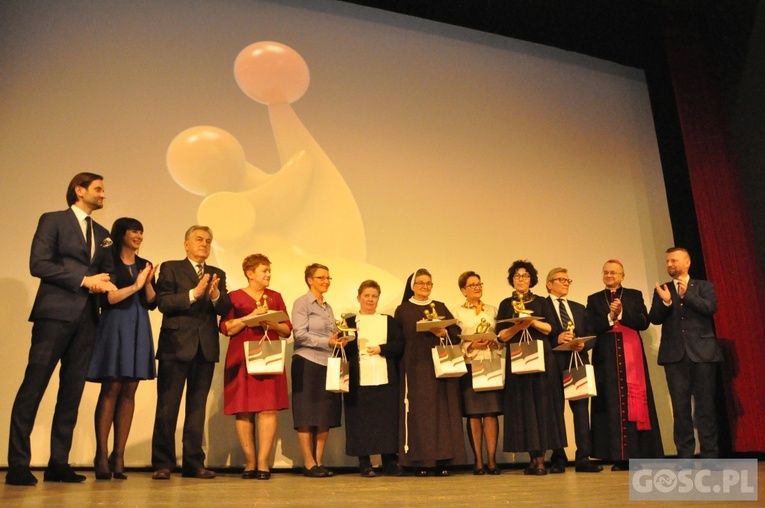 Bp Lityński wręczył statuetki „Lubuski Samarytanin”