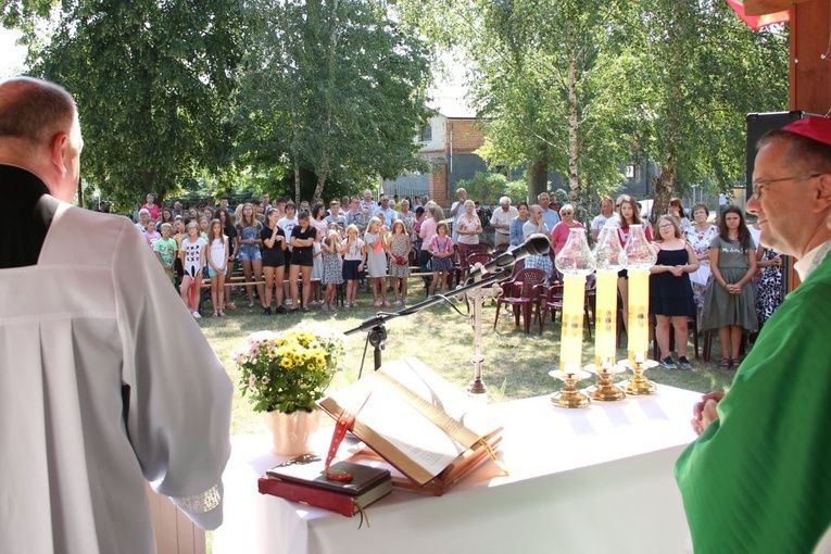 Bp Lityński w ośrodku Stowarzyszenia Pomocy Bliźniemu im. Brata Krystyna