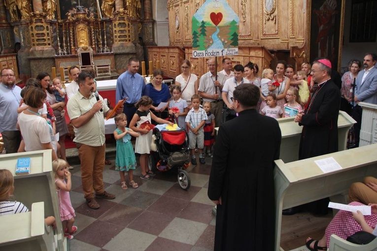 Bp Tadeusz na oazowym Dniu Wspólnoty w Paradyżu