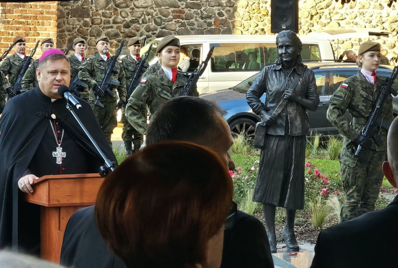 Modlitwa i odsłonięcie pomnika „Inki” w Gorzowie Wlkp.
